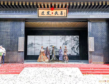 【建發·央著】國境盛啟，誰在為世界立著？！